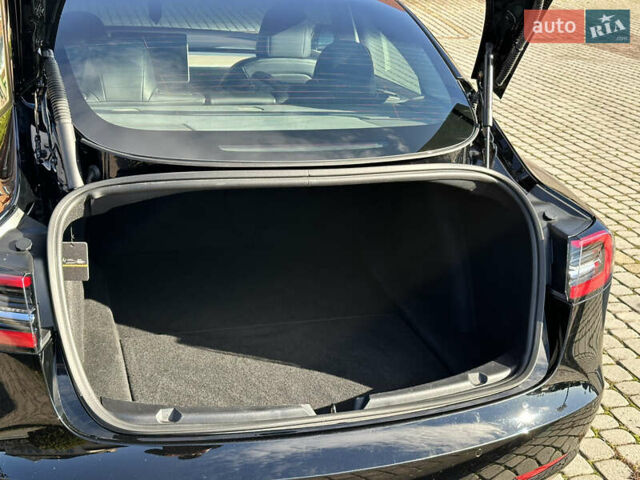 Черный Тесла Модель 3, объемом двигателя 0 л и пробегом 55 тыс. км за 25000 $, фото 10 на Automoto.ua