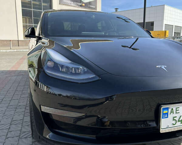 Чорний Тесла Модель 3, об'ємом двигуна 0 л та пробігом 63 тис. км за 33000 $, фото 1 на Automoto.ua