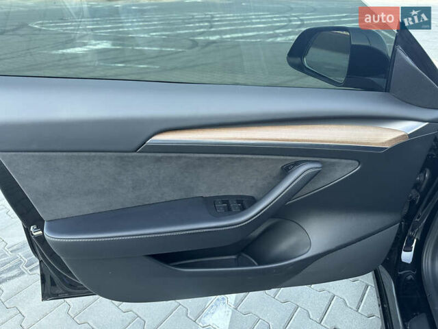 Черный Тесла Модель 3, объемом двигателя 0 л и пробегом 25 тыс. км за 19850 $, фото 17 на Automoto.ua