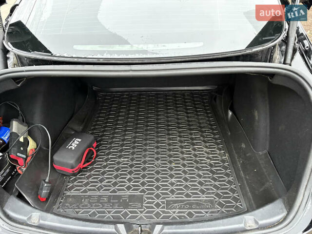 Черный Тесла Модель 3, объемом двигателя 0 л и пробегом 41 тыс. км за 19700 $, фото 3 на Automoto.ua