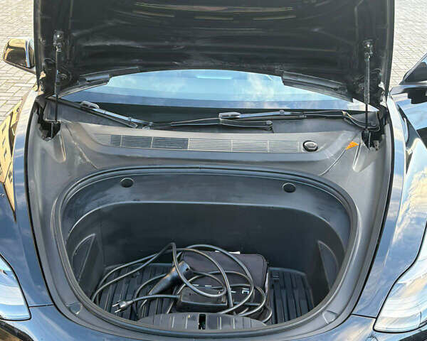 Тесла Модель 3 2022 у Рівному на Automoto.ua Чорний Тесла Модель 3, об'ємом двигуна 0 л та пробігом 78 тис. км за 19800 $, фото 11 на Automoto.ua