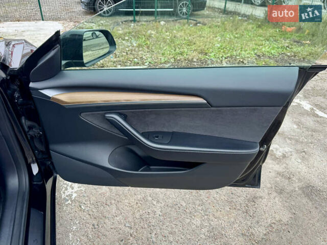 Чорний Тесла Модель 3, об'ємом двигуна 0 л та пробігом 160 тис. км за 17999 $, фото 36 на Automoto.ua