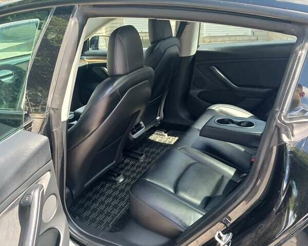 Чорний Тесла Модель 3, об'ємом двигуна 0 л та пробігом 50 тис. км за 21890 $, фото 1 на Automoto.ua