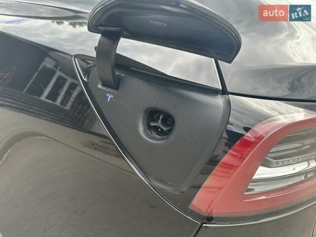 Чорний Тесла Модель 3, об'ємом двигуна 0 л та пробігом 60 тис. км за 22300 $, фото 18 на Automoto.ua