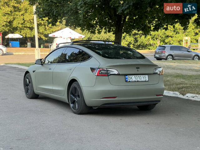 Чорний Тесла Модель 3, об'ємом двигуна 0 л та пробігом 62 тис. км за 17999 $, фото 5 на Automoto.ua