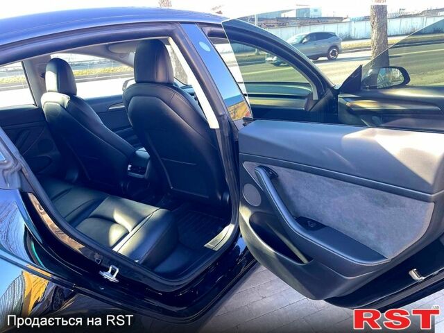 Чорний Тесла Модель 3, об'ємом двигуна 0.44 л та пробігом 55 тис. км за 23500 $, фото 9 на Automoto.ua