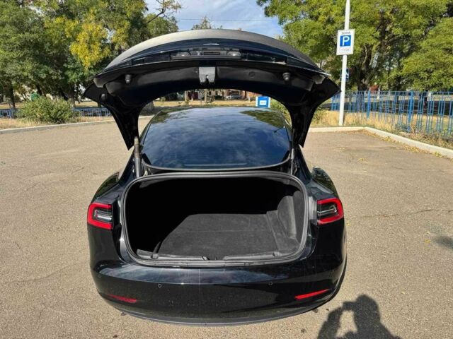 Чорний Тесла Модель 3, об'ємом двигуна 0 л та пробігом 112 тис. км за 24999 $, фото 7 на Automoto.ua