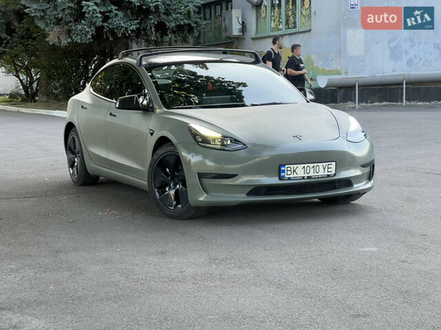 Чорний Тесла Модель 3, об'ємом двигуна 0 л та пробігом 62 тис. км за 17999 $, фото 3 на Automoto.ua