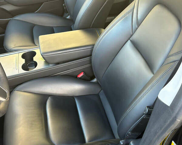 Тесла Модель 3 2022 у Рівному на Automoto.ua Чорний Тесла Модель 3, об'ємом двигуна 0 л та пробігом 78 тис. км за 19800 $, фото 16 на Automoto.ua