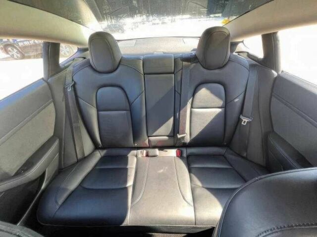 Черный Тесла Модель 3, объемом двигателя 0 л и пробегом 45 тыс. км за 10500 $, фото 10 на Automoto.ua