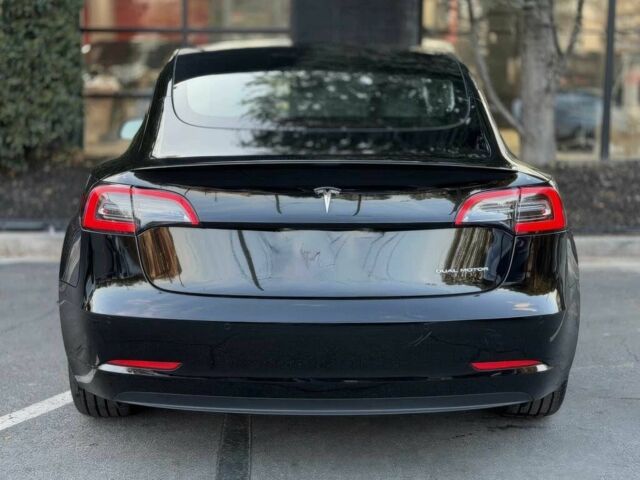 Черный Тесла Модель 3, объемом двигателя 0 л и пробегом 18 тыс. км за 10500 $, фото 4 на Automoto.ua