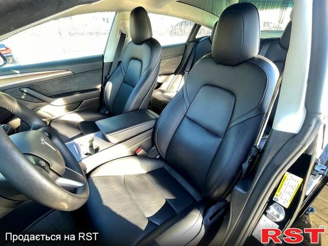 Чорний Тесла Модель 3, об'ємом двигуна 0.44 л та пробігом 55 тис. км за 23500 $, фото 6 на Automoto.ua