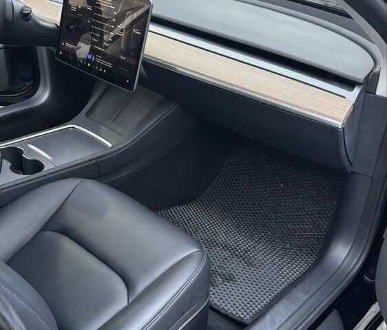 Черный Тесла Модель 3, объемом двигателя 0 л и пробегом 84 тыс. км за 20000 $, фото 6 на Automoto.ua