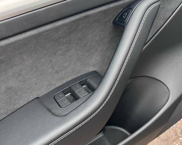 Черный Тесла Модель 3, объемом двигателя 0 л и пробегом 69 тыс. км за 21000 $, фото 28 на Automoto.ua