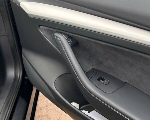 Черный Тесла Модель 3, объемом двигателя 0 л и пробегом 69 тыс. км за 21000 $, фото 10 на Automoto.ua