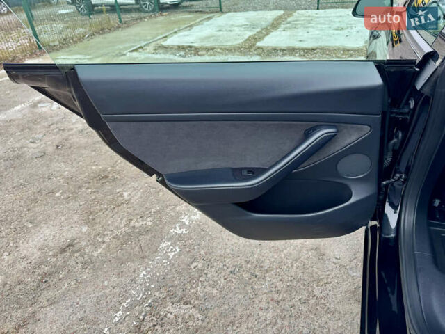 Чорний Тесла Модель 3, об'ємом двигуна 0 л та пробігом 160 тис. км за 17999 $, фото 28 на Automoto.ua