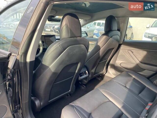 Чорний Тесла Модель 3, об'ємом двигуна 0 л та пробігом 49 тис. км за 20600 $, фото 12 на Automoto.ua