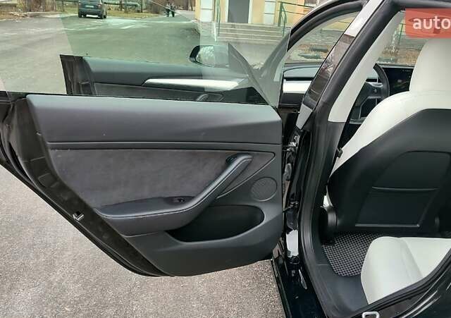Черный Тесла Модель 3, объемом двигателя 0 л и пробегом 30 тыс. км за 20500 $, фото 12 на Automoto.ua