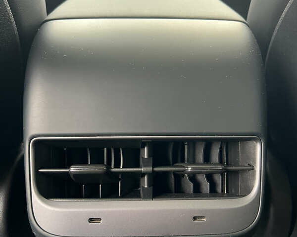 Черный Тесла Модель 3, объемом двигателя 0 л и пробегом 85 тыс. км за 19999 $, фото 47 на Automoto.ua