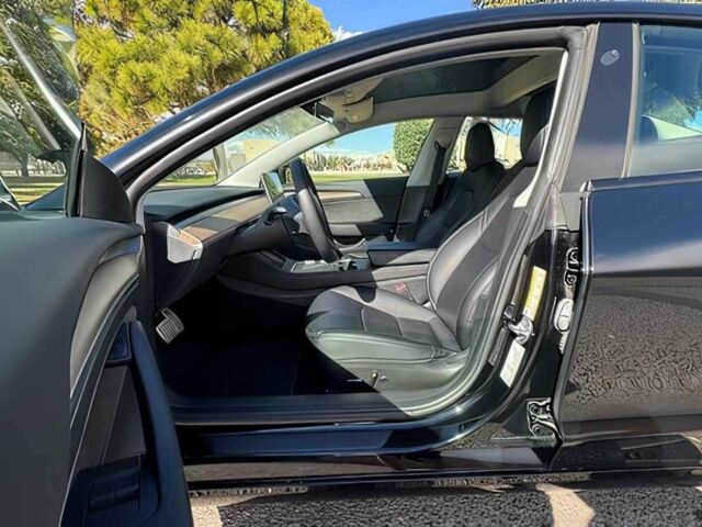 Чорний Тесла Модель 3, об'ємом двигуна 0 л та пробігом 23 тис. км за 14000 $, фото 8 на Automoto.ua