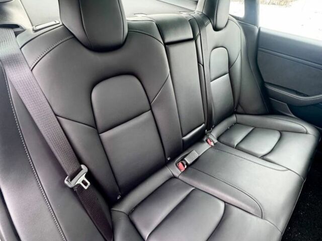 Чорний Тесла Модель 3, об'ємом двигуна 0 л та пробігом 24 тис. км за 18500 $, фото 9 на Automoto.ua