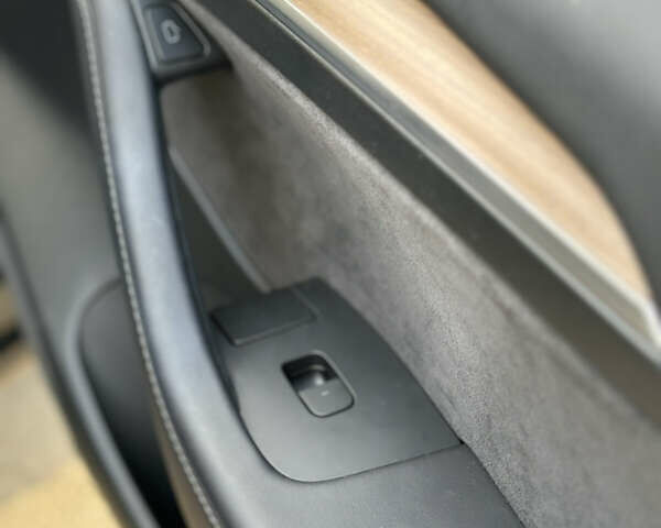 Черный Тесла Модель 3, объемом двигателя 0 л и пробегом 52 тыс. км за 25000 $, фото 24 на Automoto.ua