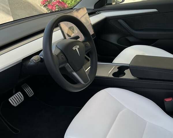 Черный Тесла Модель 3, объемом двигателя 0 л и пробегом 2 тыс. км за 29950 $, фото 2 на Automoto.ua