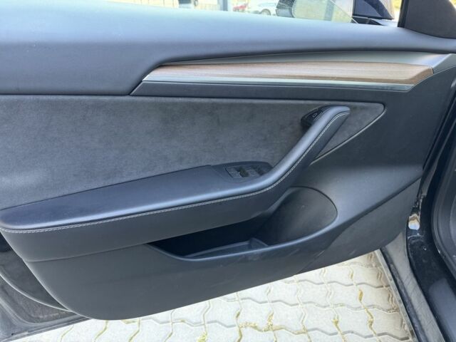 Черный Тесла Модель 3, объемом двигателя 0 л и пробегом 56 тыс. км за 21300 $, фото 5 на Automoto.ua