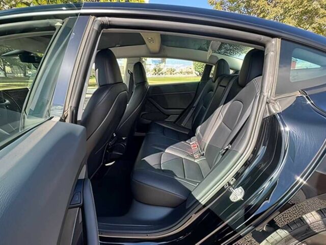 Чорний Тесла Модель 3, об'ємом двигуна 0 л та пробігом 23 тис. км за 14000 $, фото 12 на Automoto.ua