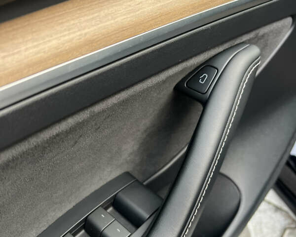 Черный Тесла Модель 3, объемом двигателя 0 л и пробегом 85 тыс. км за 19999 $, фото 13 на Automoto.ua