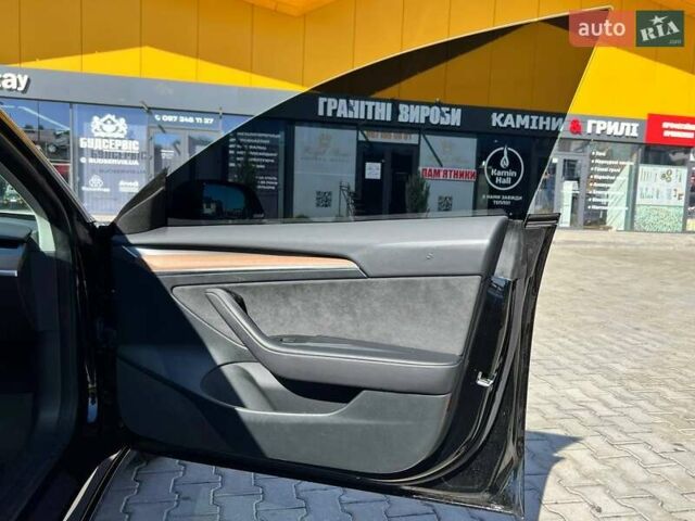 Чорний Тесла Модель 3, об'ємом двигуна 0 л та пробігом 18 тис. км за 20500 $, фото 16 на Automoto.ua