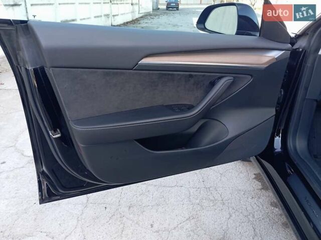 Чорний Тесла Модель 3, об'ємом двигуна 0 л та пробігом 27 тис. км за 25000 $, фото 22 на Automoto.ua