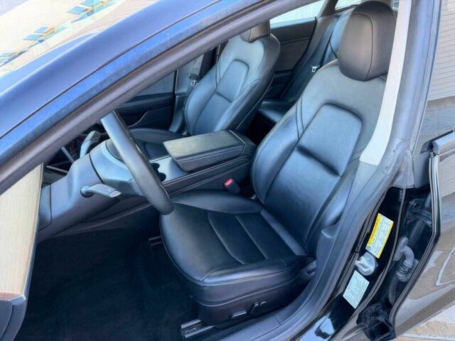 Черный Тесла Модель 3, объемом двигателя 0 л и пробегом 24 тыс. км за 16000 $, фото 10 на Automoto.ua