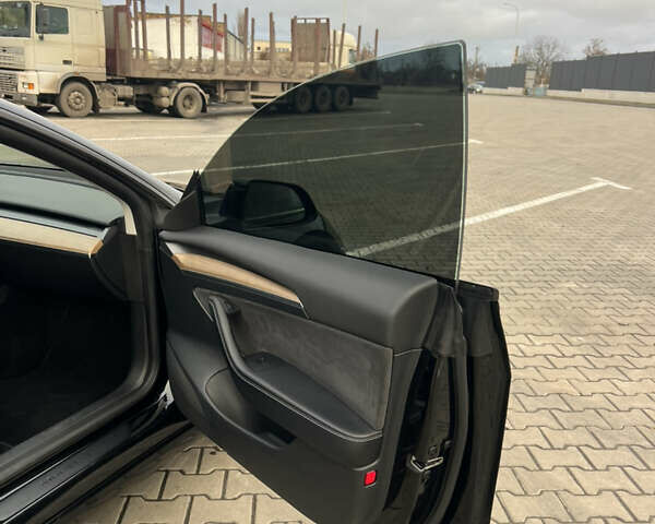 Черный Тесла Модель 3, объемом двигателя 0 л и пробегом 85 тыс. км за 19999 $, фото 35 на Automoto.ua