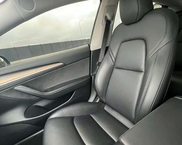 Черный Тесла Модель 3, объемом двигателя 0 л и пробегом 85 тыс. км за 19999 $, фото 26 на Automoto.ua