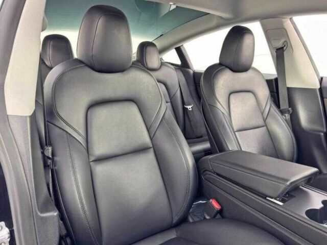 Черный Тесла Модель 3, объемом двигателя 0 л и пробегом 15 тыс. км за 15500 $, фото 13 на Automoto.ua