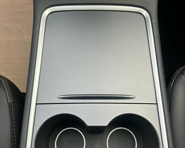 Черный Тесла Модель 3, объемом двигателя 0 л и пробегом 85 тыс. км за 19999 $, фото 25 на Automoto.ua