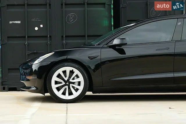 Чорний Тесла Модель 3, об'ємом двигуна 0 л та пробігом 58 тис. км за 5999 $, фото 6 на Automoto.ua