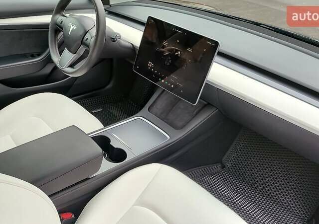 Черный Тесла Модель 3, объемом двигателя 0 л и пробегом 30 тыс. км за 20500 $, фото 5 на Automoto.ua