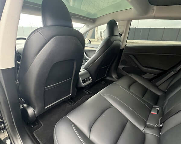 Черный Тесла Модель 3, объемом двигателя 0 л и пробегом 85 тыс. км за 19999 $, фото 44 на Automoto.ua