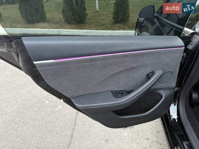 Черный Тесла Модель 3, объемом двигателя 0 л и пробегом 13 тыс. км за 31500 $, фото 41 на Automoto.ua