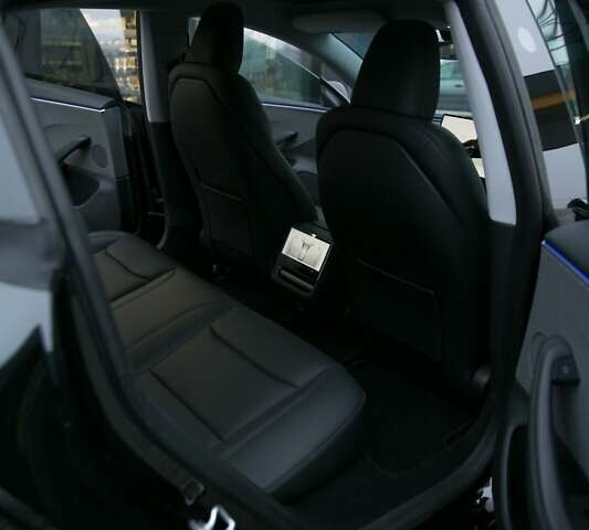 Черный Тесла Модель 3, объемом двигателя 0 л и пробегом 4 тыс. км за 28500 $, фото 12 на Automoto.ua