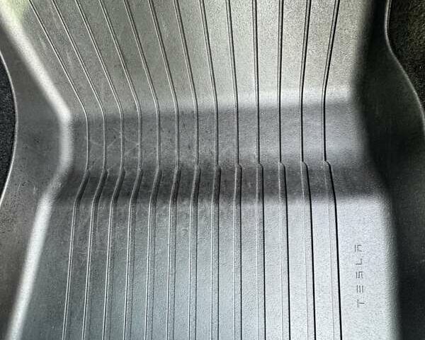 Чорний Тесла Модель 3, об'ємом двигуна 0 л та пробігом 16 тис. км за 26497 $, фото 17 на Automoto.ua