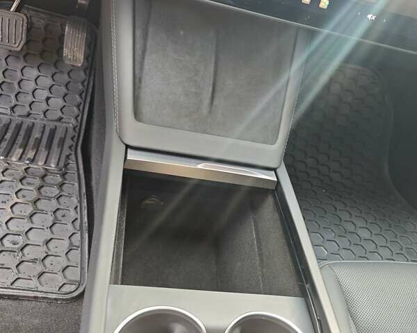 Тесла Модель 3 2024 в Киеве на Automoto.ua Черный Тесла Модель 3, объемом двигателя 0 л и пробегом 14 тыс. км за 35000 $, фото 9 на Automoto.ua