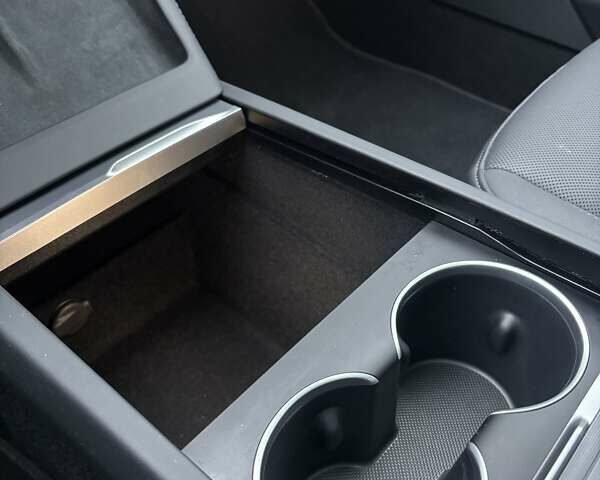 Чорний Тесла Модель 3, об'ємом двигуна 0 л та пробігом 2 тис. км за 34999 $, фото 32 на Automoto.ua