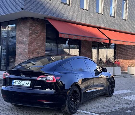 Чорний Тесла Модель 3, об'ємом двигуна 0 л та пробігом 57 тис. км за 23700 $, фото 3 на Automoto.ua