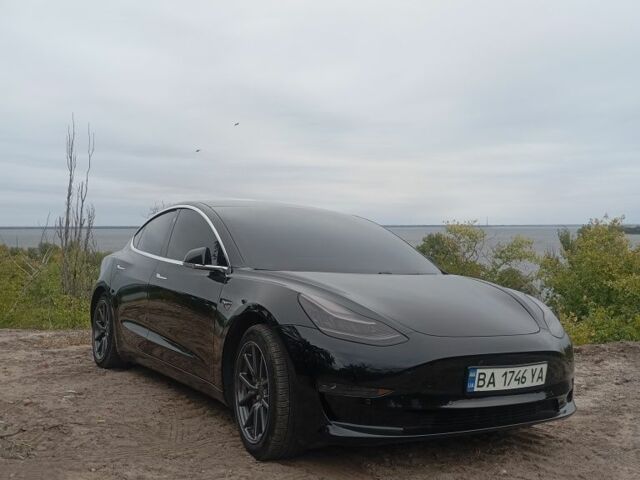 Черный Тесла Модель 3, объемом двигателя 0 л и пробегом 90 тыс. км за 16500 $, фото 1 на Automoto.ua