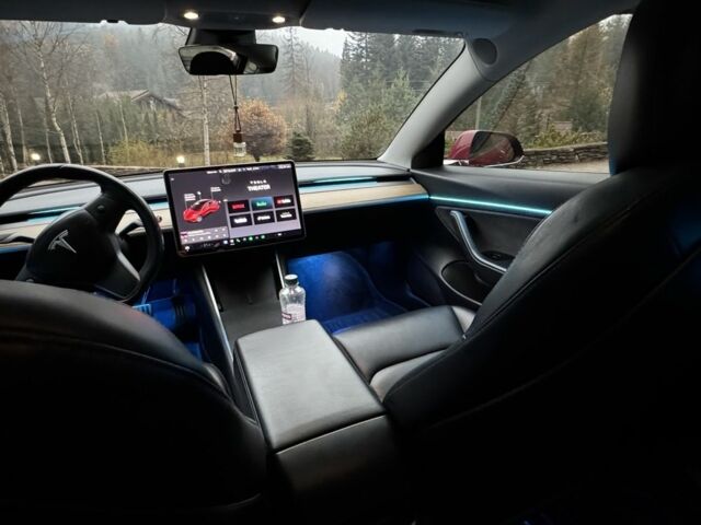 Красный Тесла Модель 3, объемом двигателя 0 л и пробегом 129 тыс. км за 20500 $, фото 7 на Automoto.ua