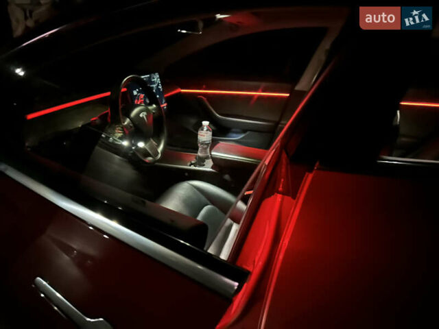 Красный Тесла Модель 3, объемом двигателя 0 л и пробегом 129 тыс. км за 20999 $, фото 35 на Automoto.ua