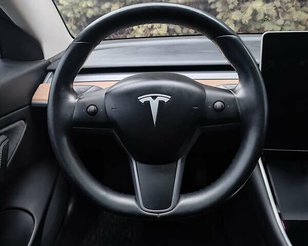 Червоний Тесла Модель 3, об'ємом двигуна 0 л та пробігом 123 тис. км за 16700 $, фото 18 на Automoto.ua